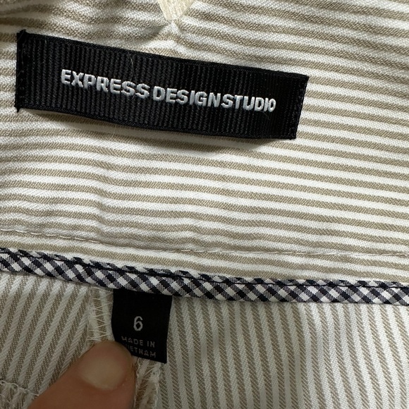 🛍️Never worn Express Designstudio stripped shorts Size 6 - Picture 9 of 9
